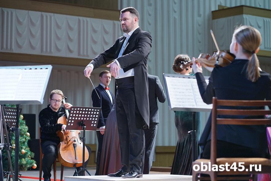 Зауральский оркестр и солисты филармонии подготовили праздничные концерты 