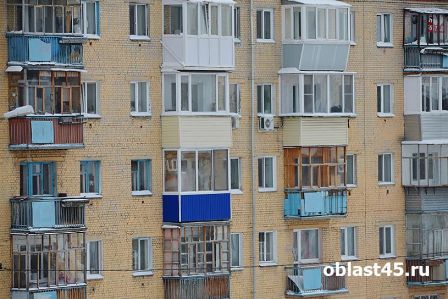 По приказу Минстроя с марта россиян начнут штрафовать за остекленные и обшитые балконы