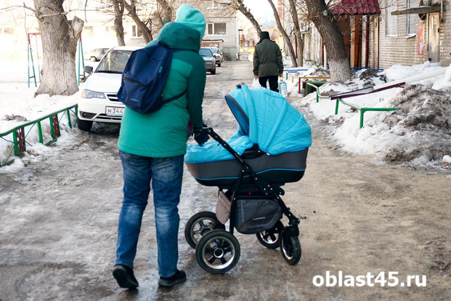 В России предлагают штрафовать курящих поблизости с беременными и детьми