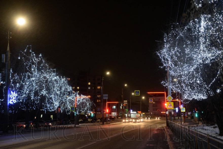 Улицу в микрорайоне Рябково украсили десятки новогодних гирлянд