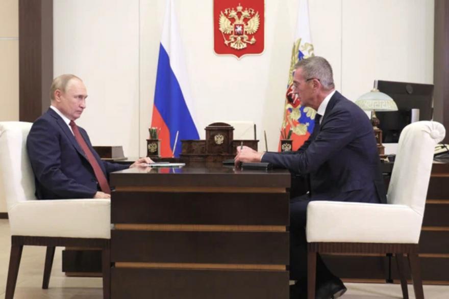 Путин встретился с руководителем предприятия-партнера Курганприбора