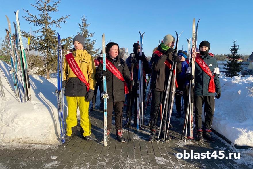Спорт и патриотизм: курганцы прошли 6 километров в память о воинах-лыжниках