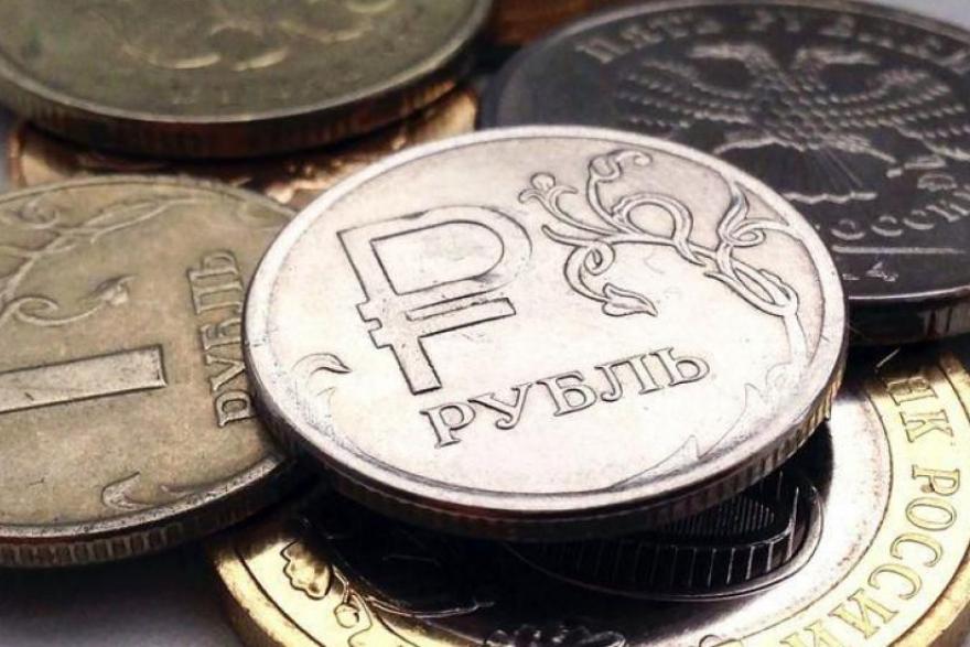 В России курс рубля может устремиться к 70 за доллар