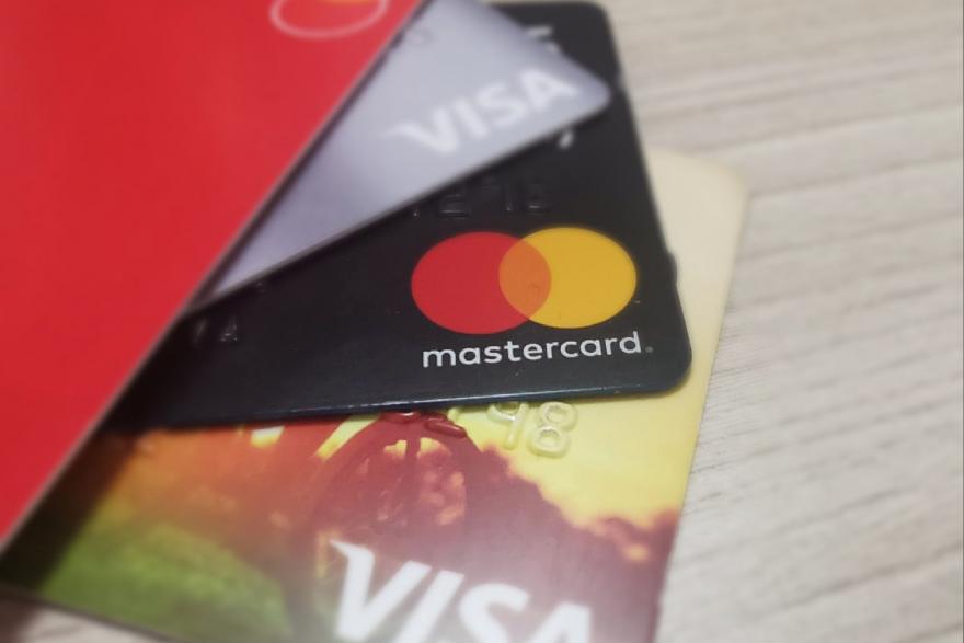 Visa и Mastercard официально прекратили обслуживание российских карт