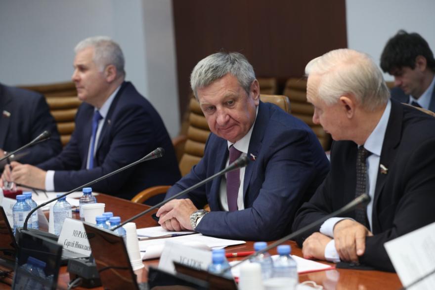 Курганский сенатор Сергей Муратов назвал украинских националистов «военными преступниками»