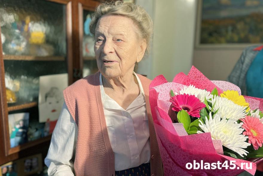  «Надо интересоваться жизнью»: 90-летие отметила Нелли Попова из Кургана