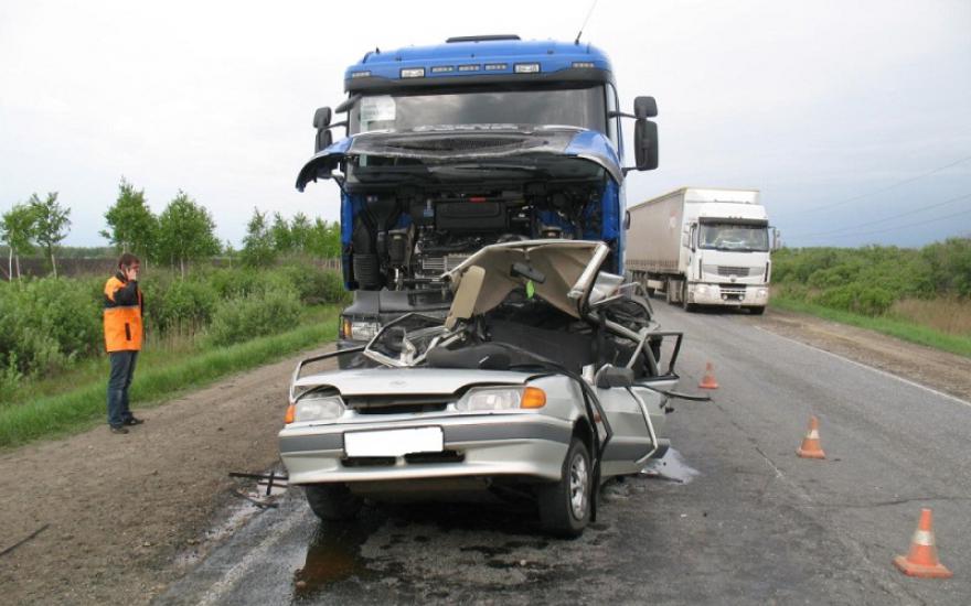 В Курганской области произошла авария с грузовиком. Есть погибший