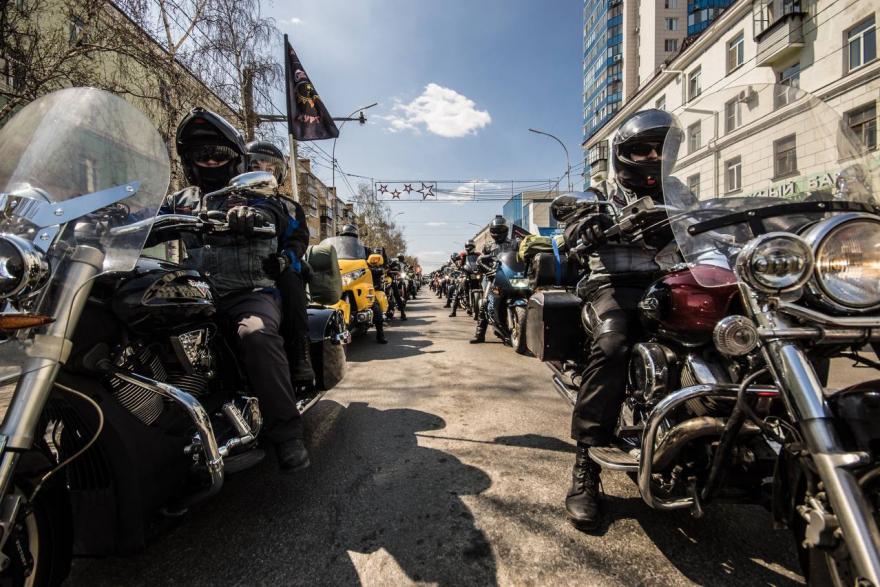 По улицам Кургана в честь Дня Победы проехали мотоциклисты 