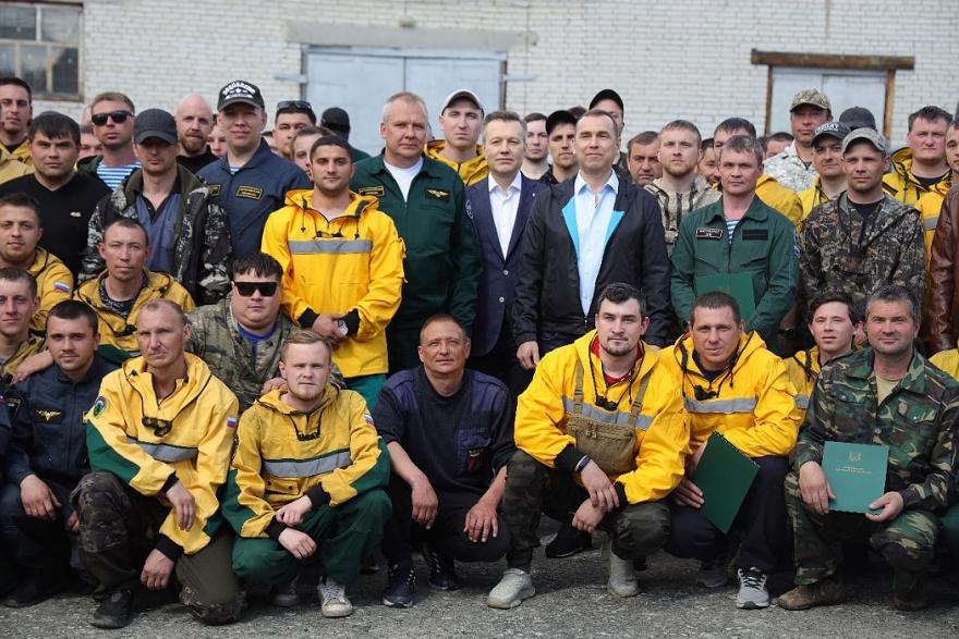Глава Курганской области проводил огнеборцев из лесопожарных центров России