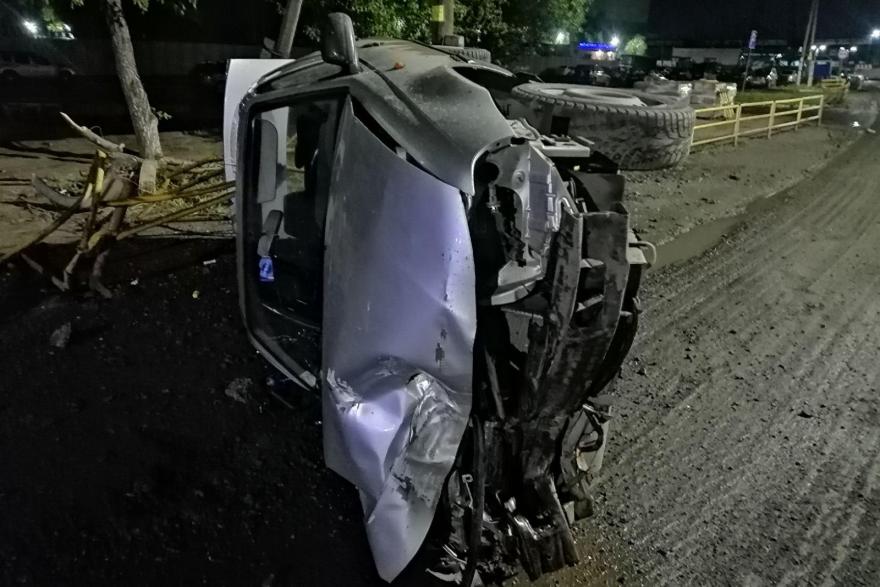 В Кургане пьяный водитель «завалился» на бок