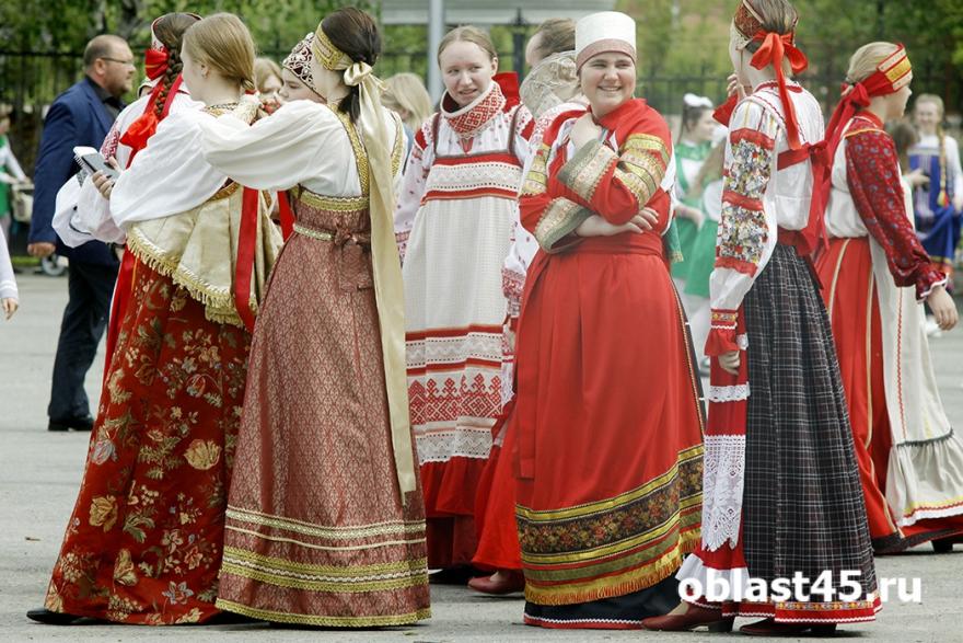 Гадали на рунах и писали кириллицей: в Кургане отметили славянский праздник