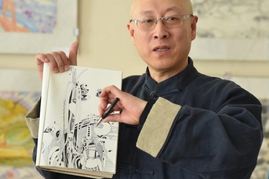 Художник из Китая привёз в Курган «Движущую силу»