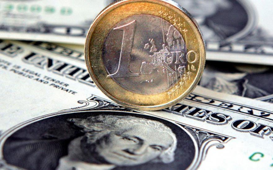 Евро уменьшился по отношению к рублю