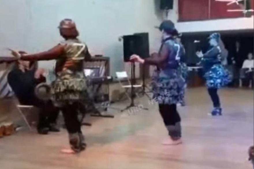 Курганцев шокировал танец местной группы с буквой «Z» на спине