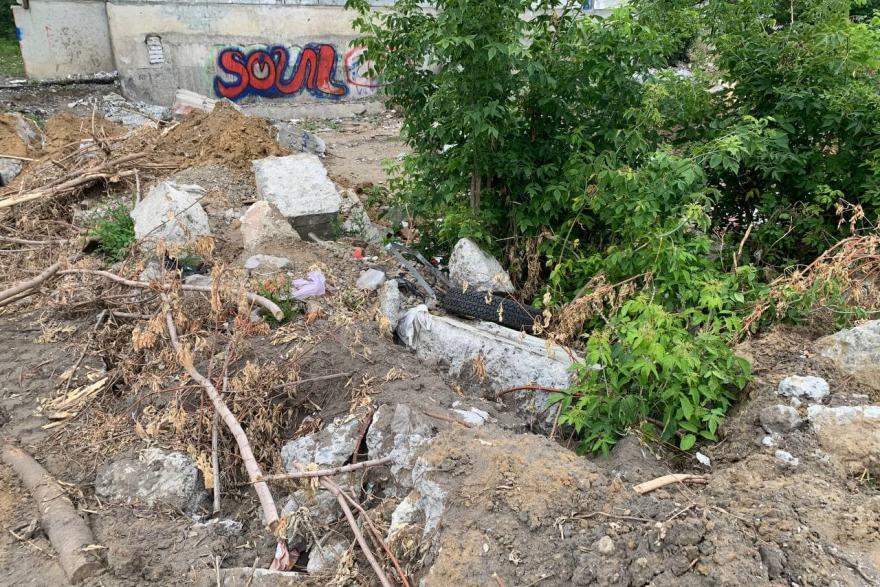 Опасную яму на улице Яблочкина в Кургане вскоре засыплют 
