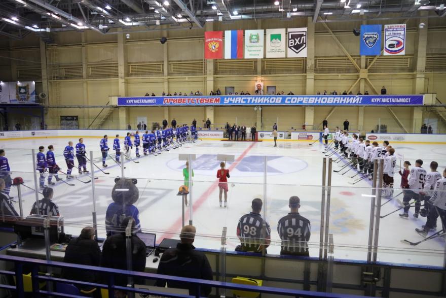 В Кургане открыли 13-й предсезонный турнир по хоккею памяти Парышева