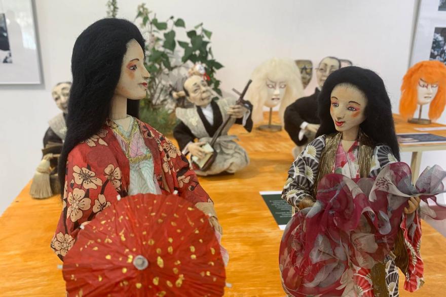 Курганцев с японской культурой знакомят куклы 