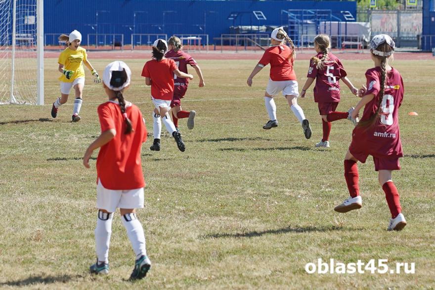 В Кургане маленькие футболистки сыграли в футбол всероссийского значения