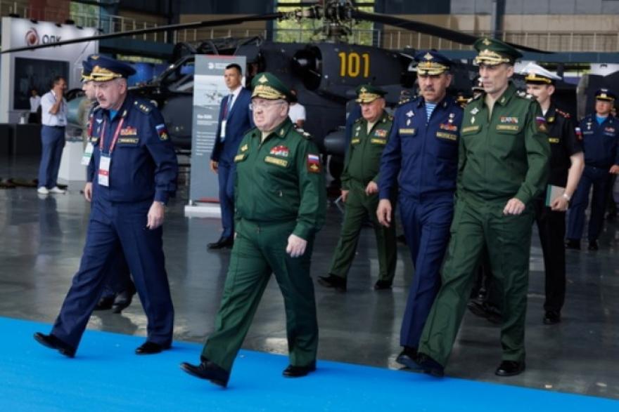 Стенд «Курганприбора» посетили 3 замминистра обороны России