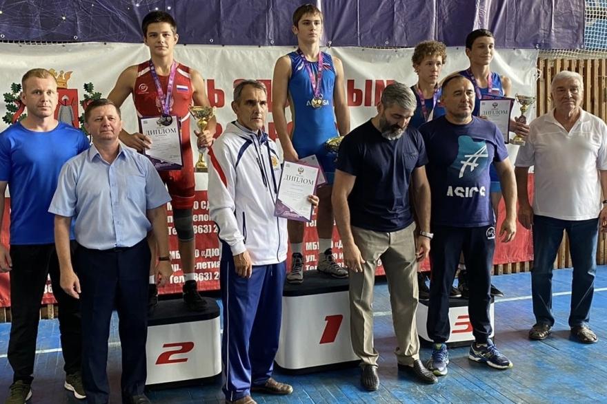Спортсмен из Кургана завоевал в Ростове серебро по греко-римской борьбе 