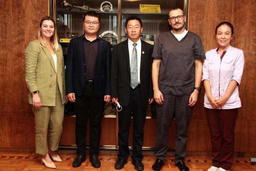 Врач из Китая предложил заключить соглашение с курганской клиникой