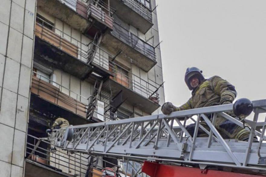 Курганские пожарные спасли из огня двух детей