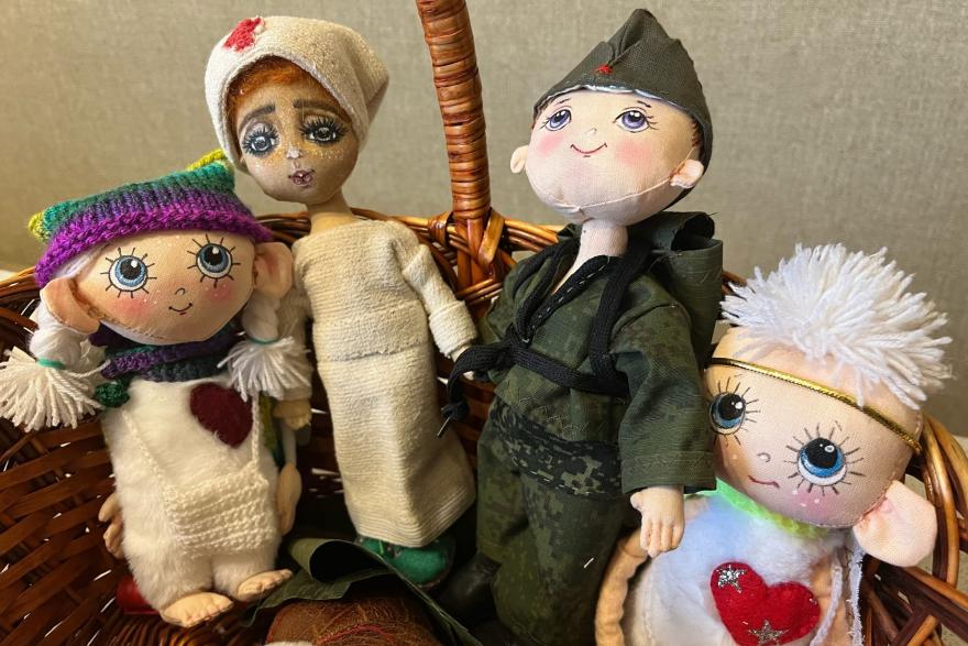 Курганская мастерица раскрыла секрет «боевых» кукол