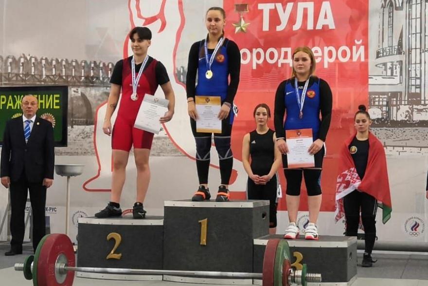 Атлетка из Курганской области стала третьей в рывке на всероссийском соревновании