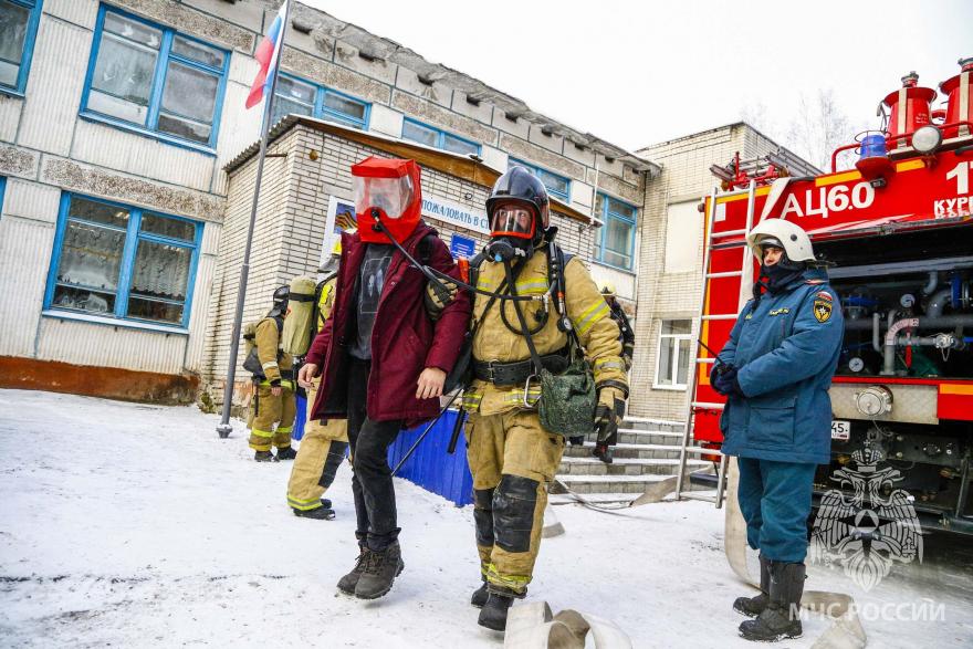 Курганские пожарные успешно «потушили» 55-ю школу
