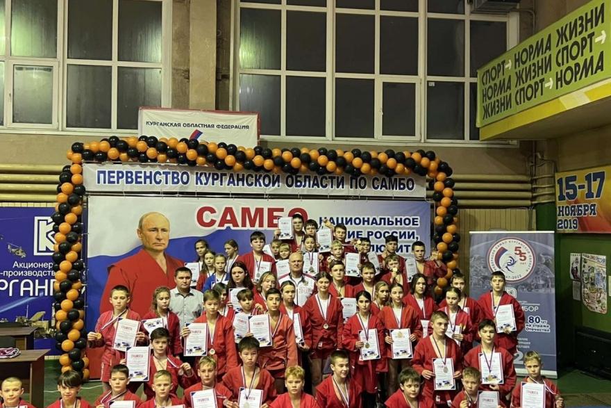 Курганские самбисты ДЮСШ №4 завоевали золото на спартакиаде 