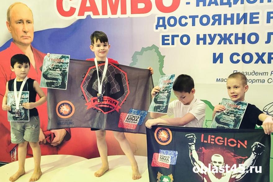 Курганские спортсмены стали чемпионами межрегионального турнира по грэпплингу 