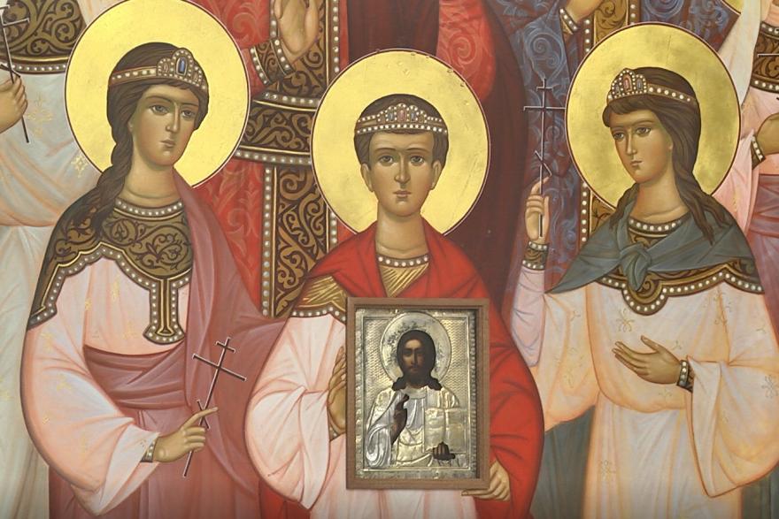 В Троицком соборе Кургана освятили уникальную икону царских страстотерпцев