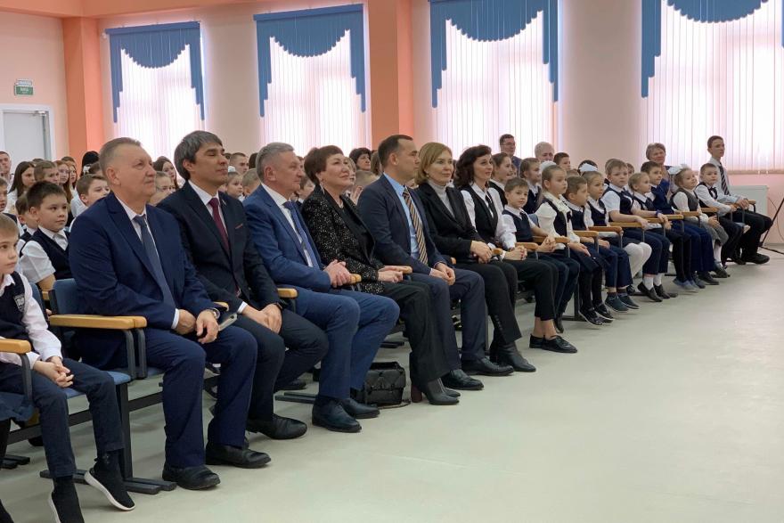 Сенатор Муратов пообещал новой кетовской школе инженерный класс