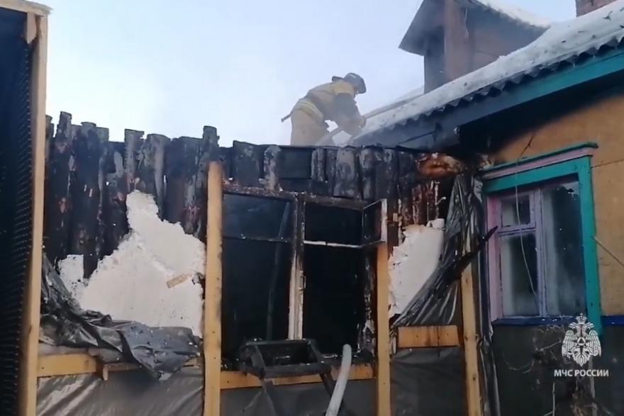 В Кургане загорелся пятиквартирный дом