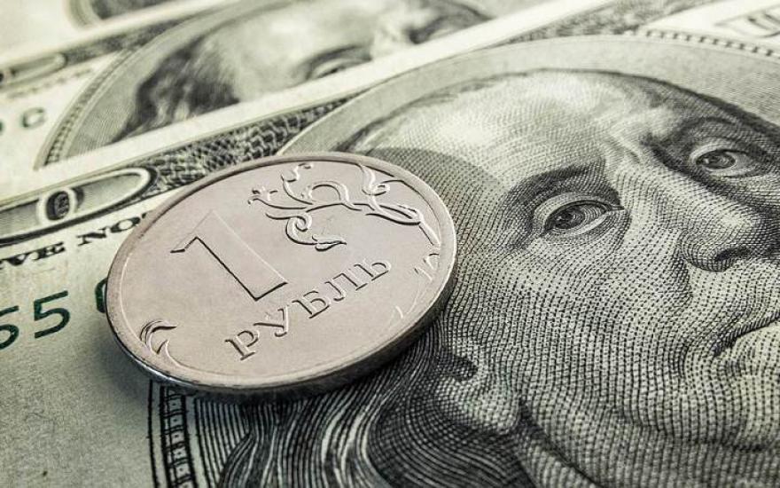 Доллар опустился ниже 36 рублей впервые с 6 августа