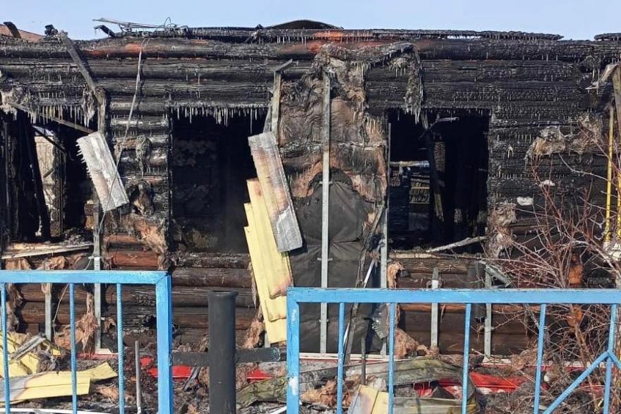 В Кургане из горящего дома пожарные спасли пенсионерку