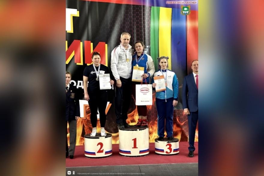 Спортсменка из Кургана взяла золото на чемпионате России по пауэрлифтингу