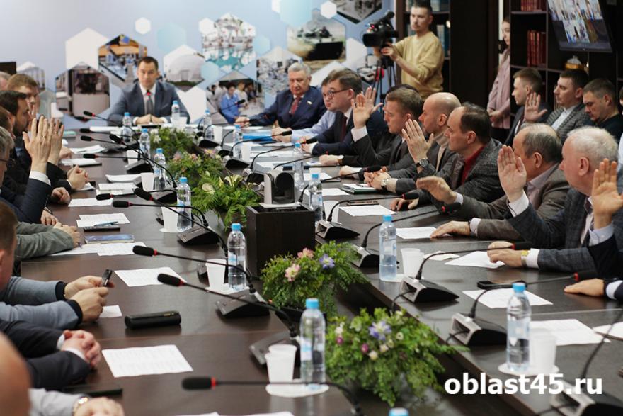 Сенатор Муратов предложил курганским заводам перечислять «десятину» на нужды СВО