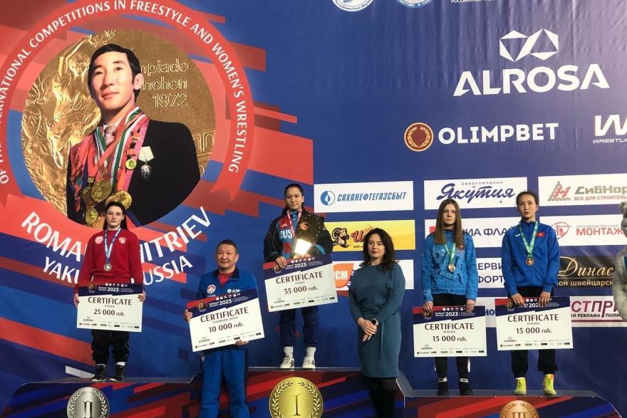 Спортсменка из Кургана стала призёром международного турнира по вольной борьбе 