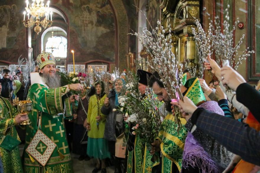 В Кургане православные готовятся к Вербному воскресенью