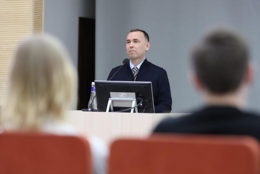 Шумков позвал работать в Курганскую область студентов Екатеринбурга