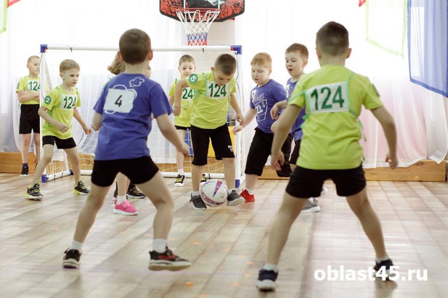 Дружба крепкая: юные спортсмены из детских садов Кургана сыграли во фригеймс
