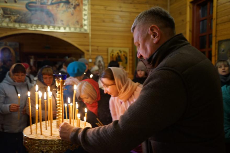 Сенатор Муратов встретил Пасху Христову в храме села Чимеево