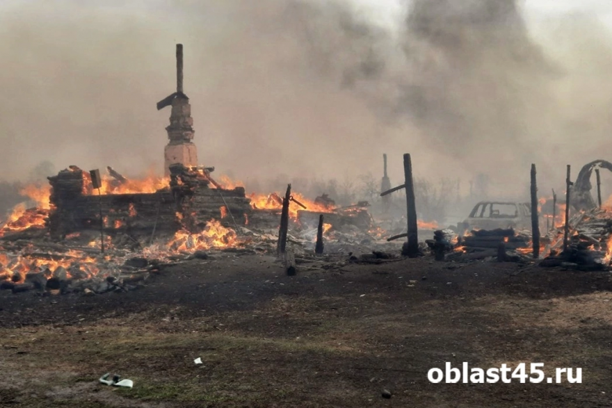 Количество пострадавших от огня домов в курганской Логоушке достигло 76 
