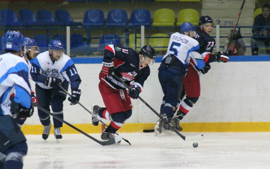 Курганский хоккейный клуб с победы начал домашний турнир