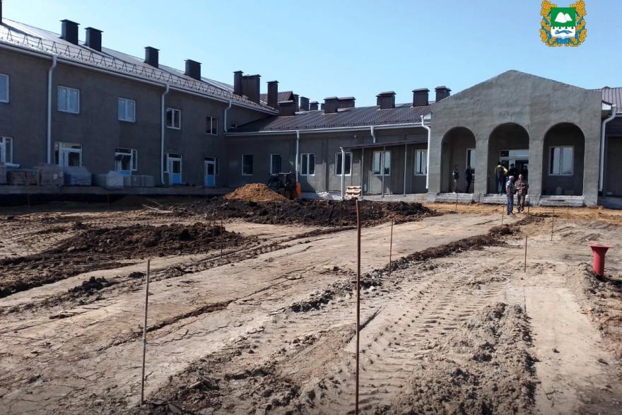 В Шадринске завершают строительство центра для пожилых