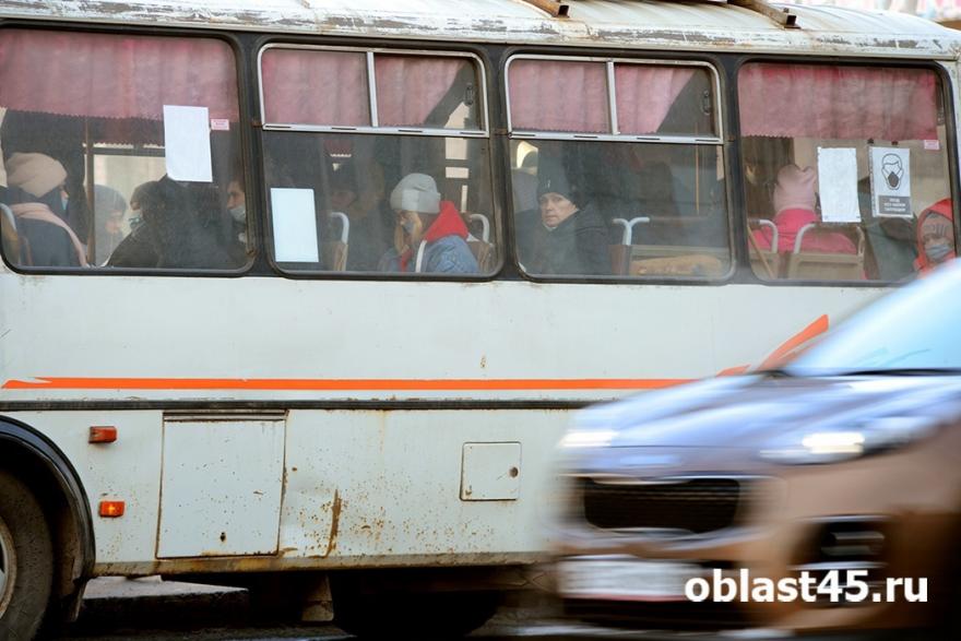 В Кургане проверяют кондуктора, выбросившего пассажирку из автобуса