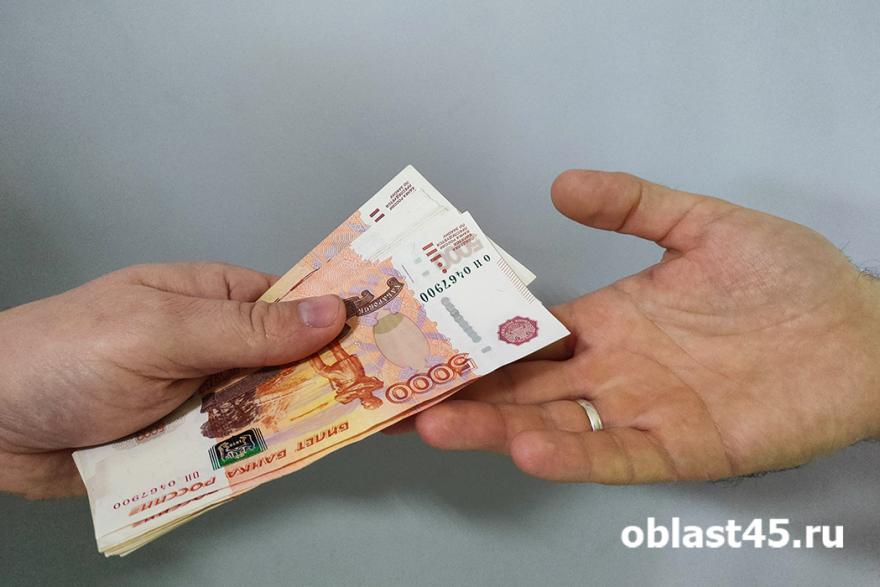 В Кургане пенсионер заплатил за ДТП «родственника» 200 тысяч рублей 