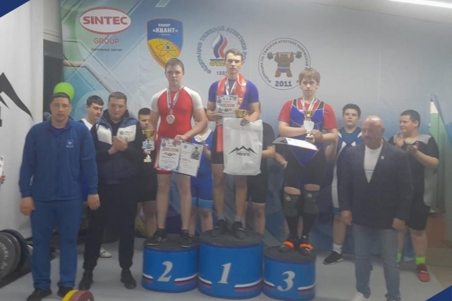 Тяжелоатлет из Курганской области взял золото на всероссийском турнире