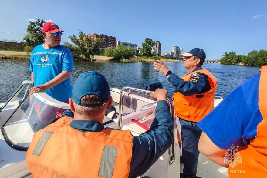 Сотрудники спасательных служб напоминают курганцам о правилах безопасности на воде